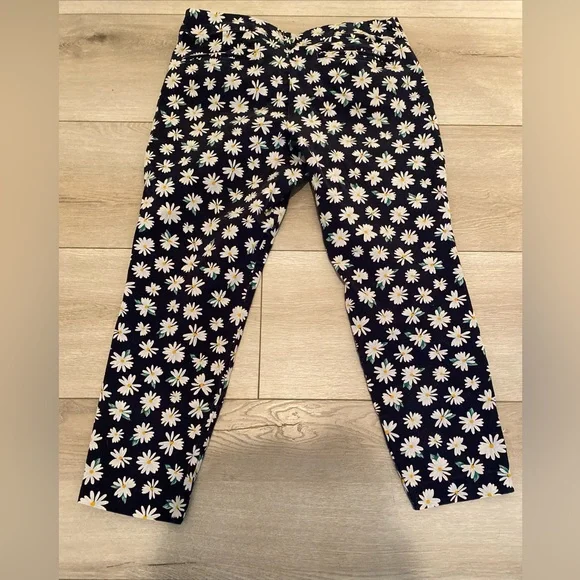12 Old Navy Pixie Ankle Capri Pants Navy/White Daisy Print - Picture 6 of 6